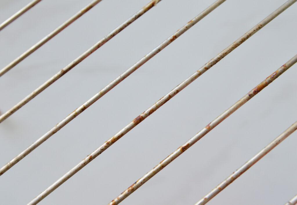 Pickling vs Polishing for Alloy Wire: How Surface Treatment Impacts Corrosion, Fatigue and Quality