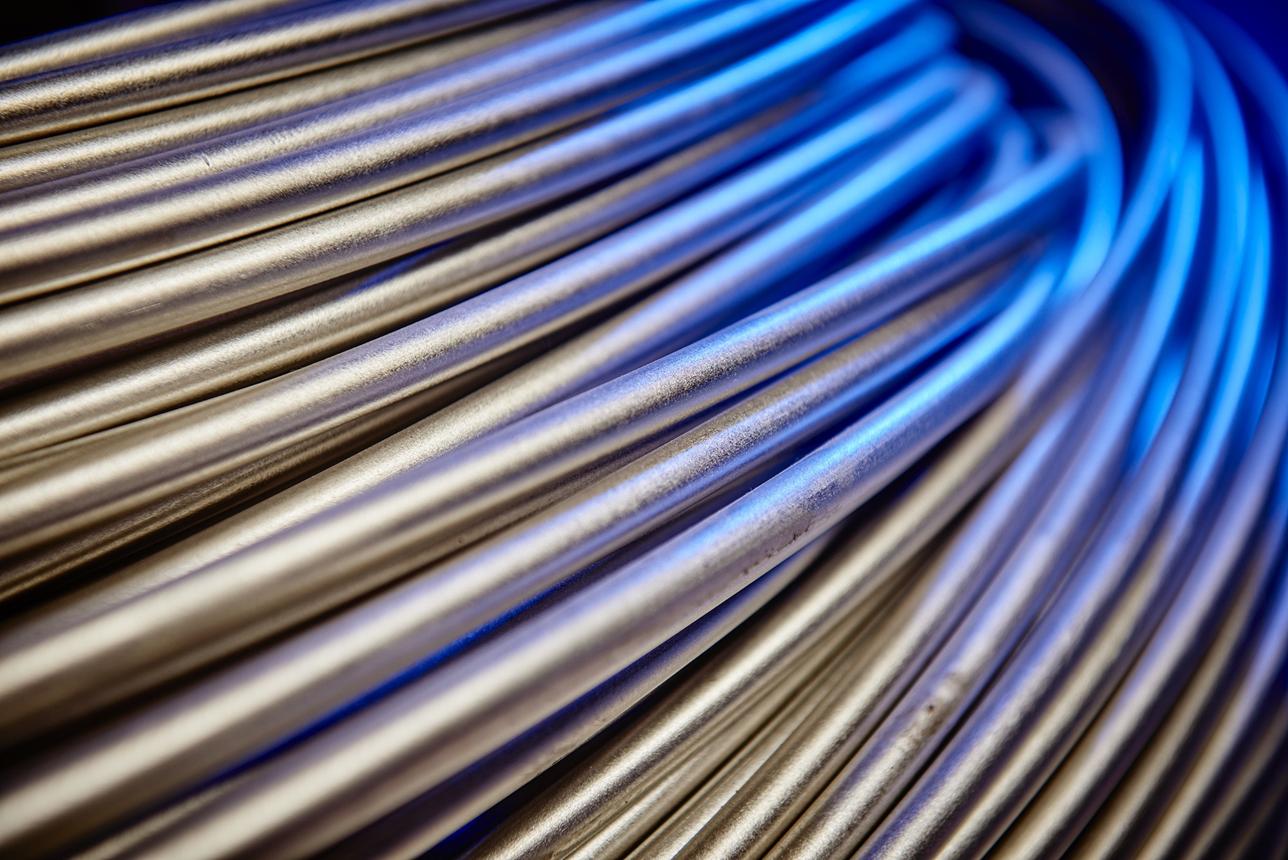 Pickling vs Polishing for Alloy Wire: How Surface Treatment Impacts Corrosion, Fatigue and Quality